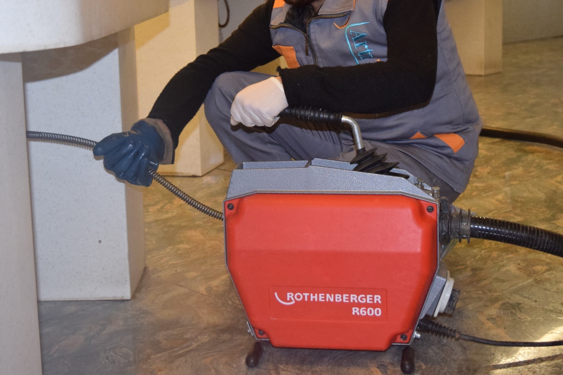 Pendik TIKALI GİDER BORUSU İÇİN TADİLATA BORU KIRMAYA SON!!!